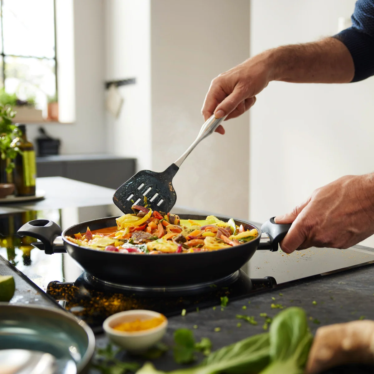 Fissler Essential® Serving Pan 11 Inch - Image 5